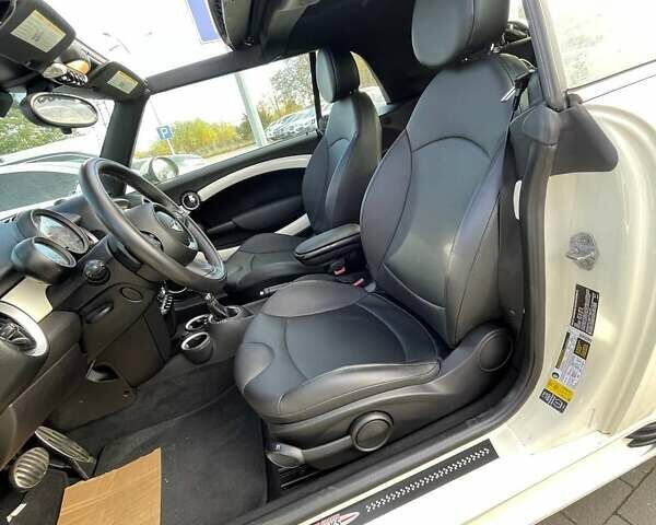 Мини Купер 2015 в Львове на Automoto.ua Белый Мини Купер, объемом двигателя 1.6 л и пробегом 25 тыс. км за 12300 $, фото 10 на Automoto.ua