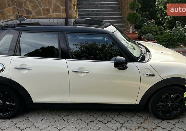 Білий Міні Cooper, об'ємом двигуна 2 л та пробігом 109 тис. км за 15000 $, фото 2 на Automoto.ua