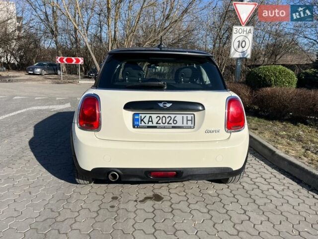 Білий Міні Cooper, об'ємом двигуна 1.5 л та пробігом 158 тис. км за 9800 $, фото 4 на Automoto.ua