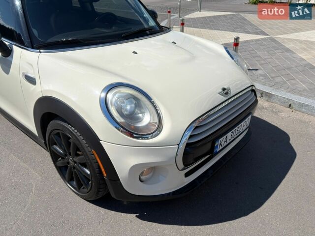 Білий Міні Cooper, об'ємом двигуна 1.5 л та пробігом 165 тис. км за 9990 $, фото 4 на Automoto.ua