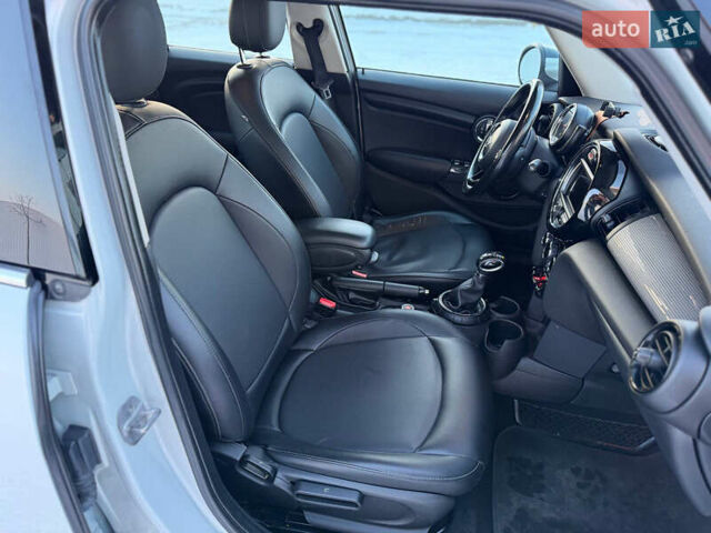 Белый Мини Купер, объемом двигателя 1.5 л и пробегом 206 тыс. км за 11900 $, фото 20 на Automoto.ua