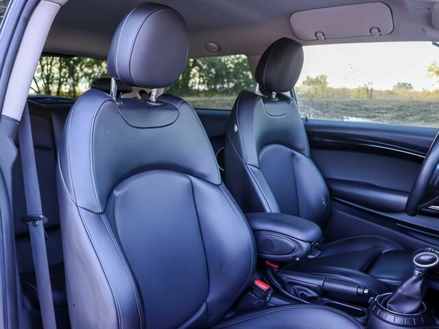 Белый Мини Купер, объемом двигателя 2 л и пробегом 72 тыс. км за 6200 $, фото 12 на Automoto.ua