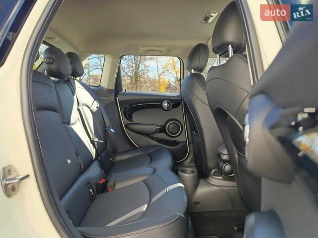 Белый Мини Купер, объемом двигателя 2 л и пробегом 110 тыс. км за 14500 $, фото 14 на Automoto.ua