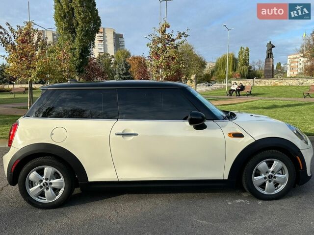Білий Міні Cooper, об'ємом двигуна 1.5 л та пробігом 137 тис. км за 9400 $, фото 3 на Automoto.ua