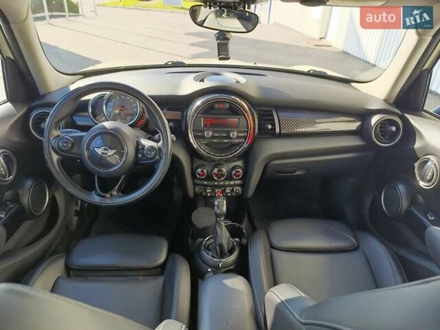 Белый Мини Купер, объемом двигателя 2 л и пробегом 110 тыс. км за 14500 $, фото 12 на Automoto.ua