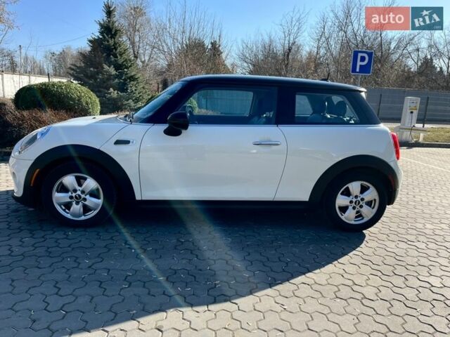 Білий Міні Cooper, об'ємом двигуна 1.5 л та пробігом 158 тис. км за 9800 $, фото 1 на Automoto.ua