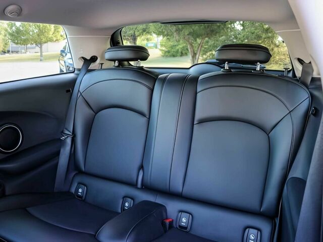 Белый Мини Купер, объемом двигателя 2 л и пробегом 72 тыс. км за 6200 $, фото 13 на Automoto.ua