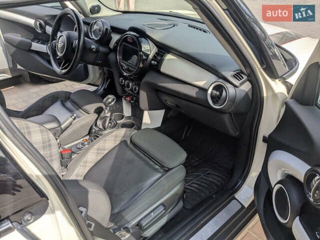 Білий Міні Cooper, об'ємом двигуна 1.5 л та пробігом 98 тис. км за 14000 $, фото 20 на Automoto.ua
