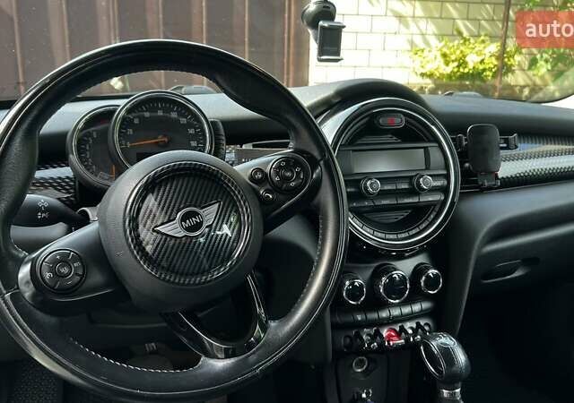 Білий Міні Cooper, об'ємом двигуна 2 л та пробігом 109 тис. км за 15000 $, фото 5 на Automoto.ua