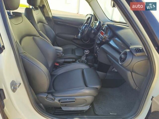 Белый Мини Купер, объемом двигателя 2 л и пробегом 110 тыс. км за 14500 $, фото 17 на Automoto.ua