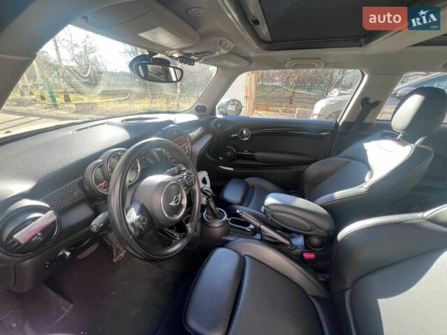 Білий Міні Cooper, об'ємом двигуна 2 л та пробігом 102 тис. км за 12999 $, фото 5 на Automoto.ua