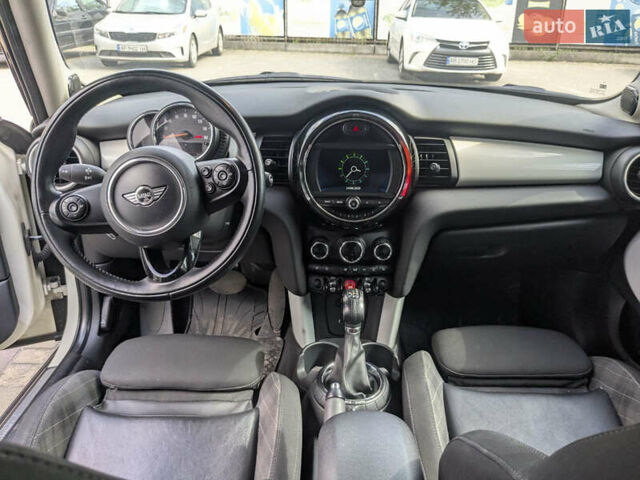 Білий Міні Cooper, об'ємом двигуна 1.5 л та пробігом 98 тис. км за 14000 $, фото 17 на Automoto.ua