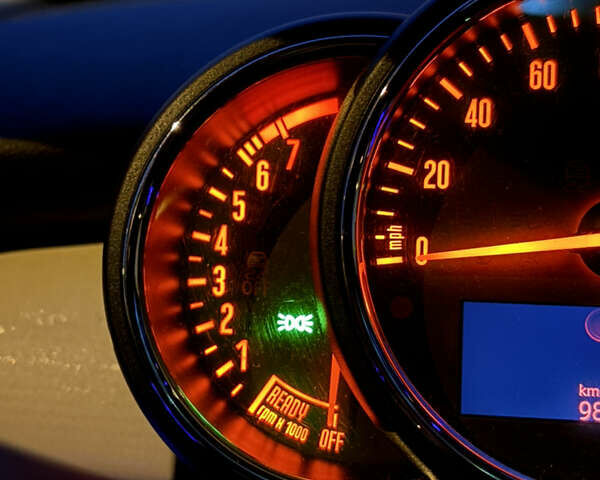 Білий Міні Cooper, об'ємом двигуна 1.5 л та пробігом 98 тис. км за 14000 $, фото 12 на Automoto.ua