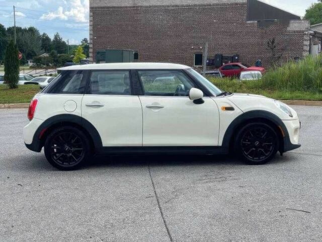 Білий Міні Cooper, об'ємом двигуна 1.5 л та пробігом 56 тис. км за 4007 $, фото 4 на Automoto.ua