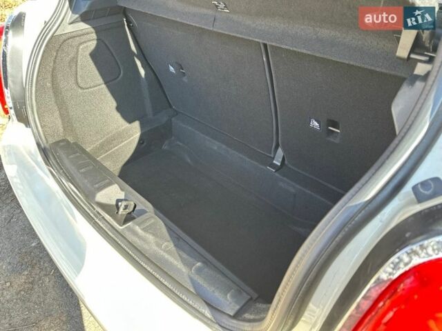 Белый Мини Купер, объемом двигателя 1.5 л и пробегом 98 тыс. км за 13300 $, фото 25 на Automoto.ua