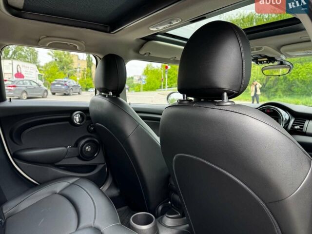 Білий Міні Cooper, об'ємом двигуна 1.5 л та пробігом 86 тис. км за 12440 $, фото 31 на Automoto.ua