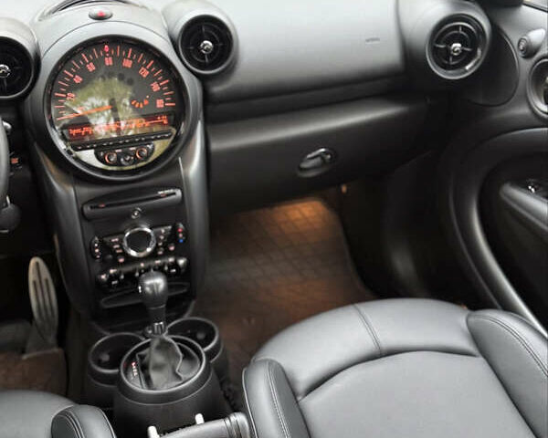 Белый Мини Купер, объемом двигателя 1.6 л и пробегом 75 тыс. км за 11800 $, фото 12 на Automoto.ua