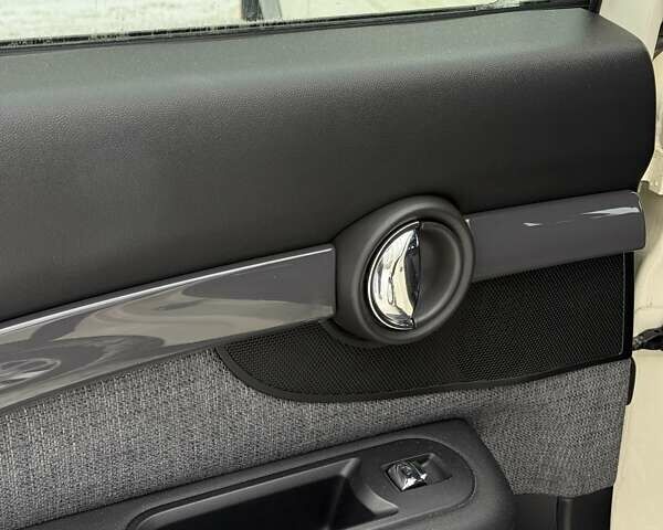 Белый Мини Купер, объемом двигателя 2 л и пробегом 152 тыс. км за 13000 $, фото 22 на Automoto.ua