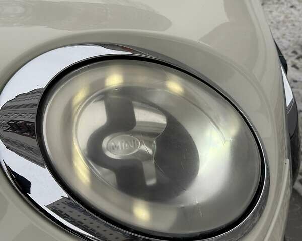 Белый Мини Купер, объемом двигателя 2 л и пробегом 152 тыс. км за 13000 $, фото 2 на Automoto.ua