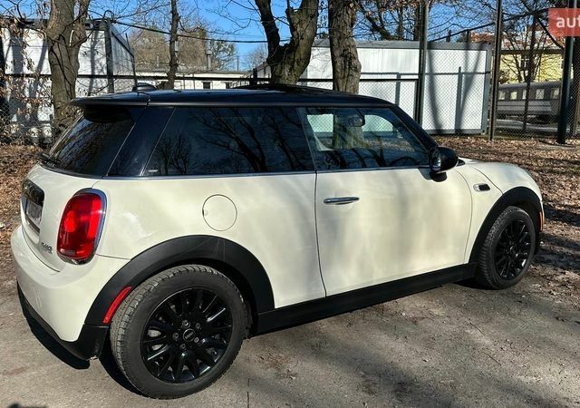 Белый Мини Купер, объемом двигателя 1.5 л и пробегом 98 тыс. км за 13300 $, фото 5 на Automoto.ua