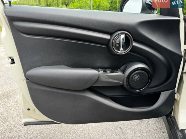 Білий Міні Cooper, об'ємом двигуна 1.5 л та пробігом 86 тис. км за 12440 $, фото 12 на Automoto.ua