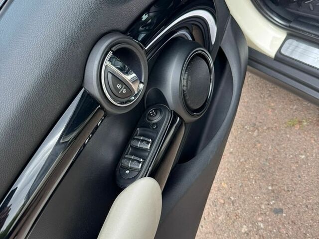 Білий Міні Cooper, об'ємом двигуна 2 л та пробігом 103 тис. км за 12999 $, фото 16 на Automoto.ua
