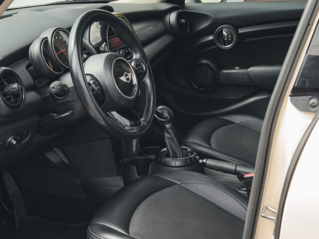 Білий Міні Cooper, об'ємом двигуна 0 л та пробігом 207 тис. км за 11300 $, фото 8 на Automoto.ua