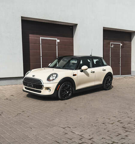 Білий Міні Cooper, об'ємом двигуна 1.5 л та пробігом 207 тис. км за 11900 $, фото 2 на Automoto.ua