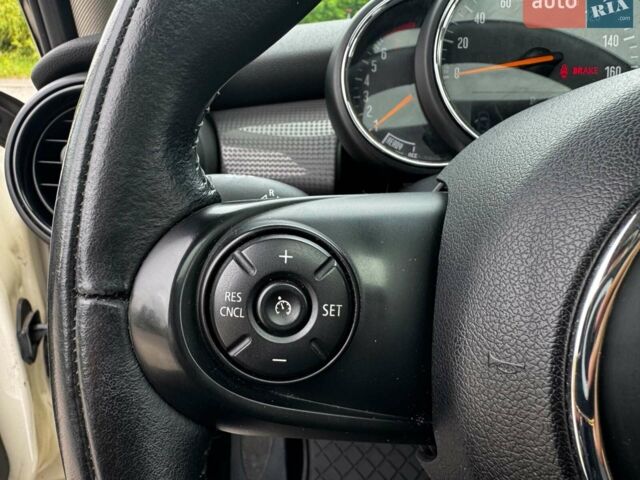 Білий Міні Cooper, об'ємом двигуна 1.5 л та пробігом 86 тис. км за 12440 $, фото 18 на Automoto.ua