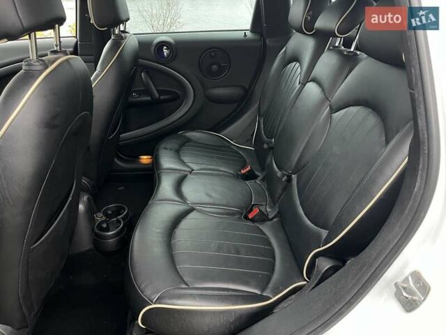 Белый Мини Купер, объемом двигателя 2 л и пробегом 213 тыс. км за 14500 $, фото 13 на Automoto.ua