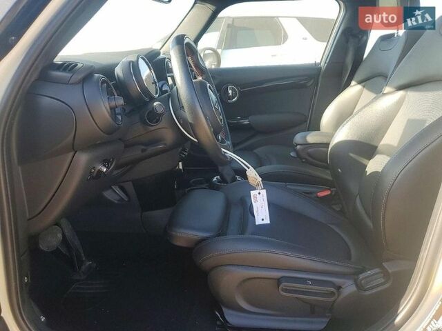 Белый Мини Купер, объемом двигателя 2 л и пробегом 76 тыс. км за 1900 $, фото 6 на Automoto.ua