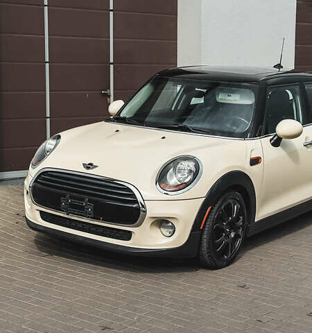 Білий Міні Cooper, об'ємом двигуна 1.5 л та пробігом 207 тис. км за 11900 $, фото 1 на Automoto.ua