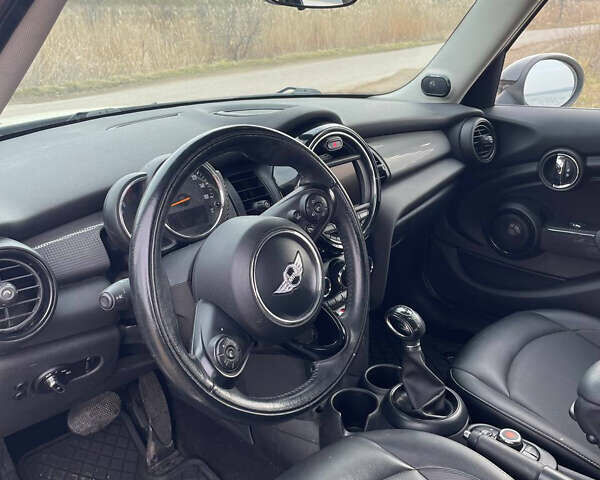 Белый Мини Купер, объемом двигателя 1.5 л и пробегом 82 тыс. км за 13300 $, фото 5 на Automoto.ua