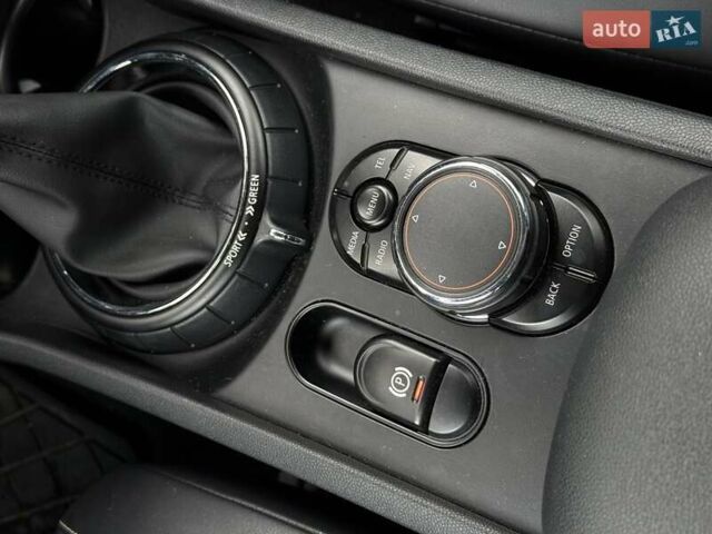 Белый Мини Купер, объемом двигателя 2 л и пробегом 152 тыс. км за 13000 $, фото 25 на Automoto.ua