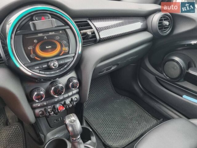 Белый Мини Купер, объемом двигателя 2 л и пробегом 71 тыс. км за 14700 $, фото 11 на Automoto.ua