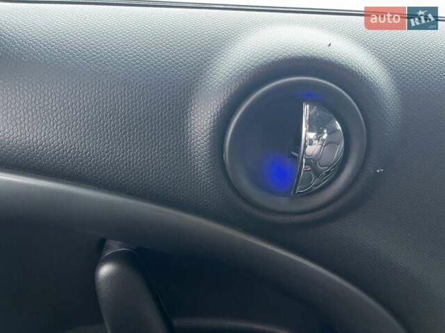 Белый Мини Купер, объемом двигателя 2 л и пробегом 213 тыс. км за 14500 $, фото 14 на Automoto.ua