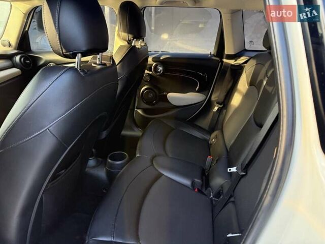 Белый Мини Купер, объемом двигателя 2 л и пробегом 99 тыс. км за 12100 $, фото 4 на Automoto.ua