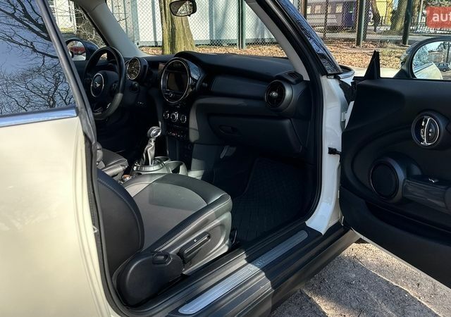 Белый Мини Купер, объемом двигателя 1.5 л и пробегом 98 тыс. км за 13300 $, фото 15 на Automoto.ua