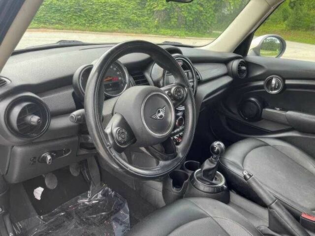 Білий Міні Cooper, об'ємом двигуна 1.5 л та пробігом 56 тис. км за 4007 $, фото 9 на Automoto.ua