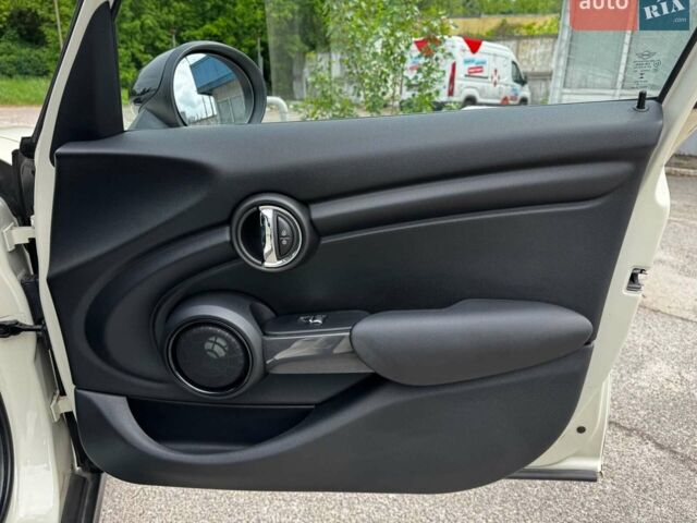 Білий Міні Cooper, об'ємом двигуна 1.5 л та пробігом 86 тис. км за 12440 $, фото 32 на Automoto.ua