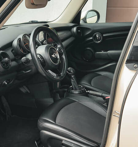 Білий Міні Cooper, об'ємом двигуна 1.5 л та пробігом 207 тис. км за 11900 $, фото 4 на Automoto.ua