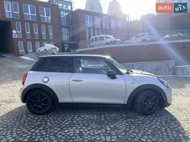 Білий Міні Cooper, об'ємом двигуна 2 л та пробігом 112 тис. км за 12900 $, фото 6 на Automoto.ua
