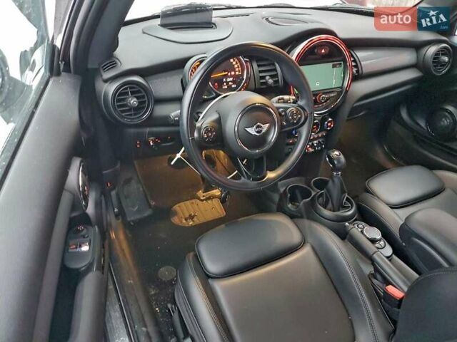 Белый Мини Купер, объемом двигателя 1.5 л и пробегом 65 тыс. км за 1600 $, фото 6 на Automoto.ua
