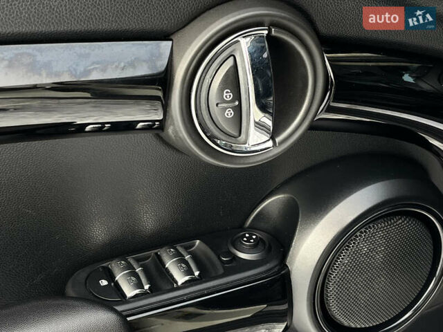 Білий Міні Cooper, об'ємом двигуна 2 л та пробігом 138 тис. км за 15999 $, фото 18 на Automoto.ua