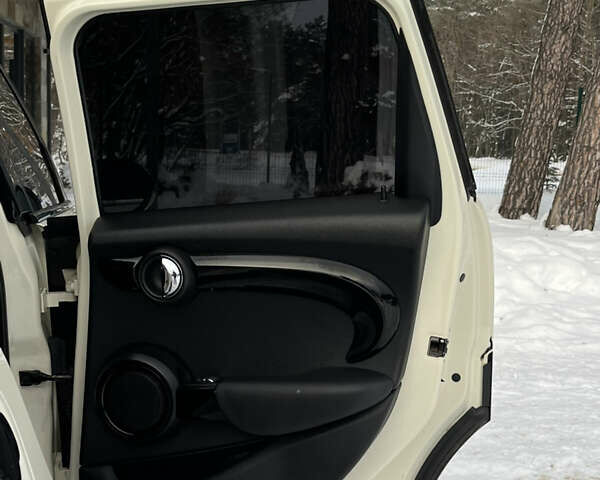 Білий Міні Cooper, об'ємом двигуна 2 л та пробігом 138 тис. км за 15999 $, фото 20 на Automoto.ua