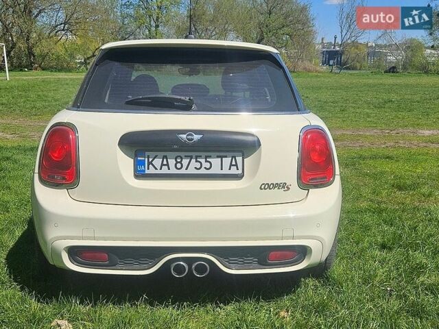 Белый Мини Купер, объемом двигателя 2 л и пробегом 225 тыс. км за 12999 $, фото 4 на Automoto.ua