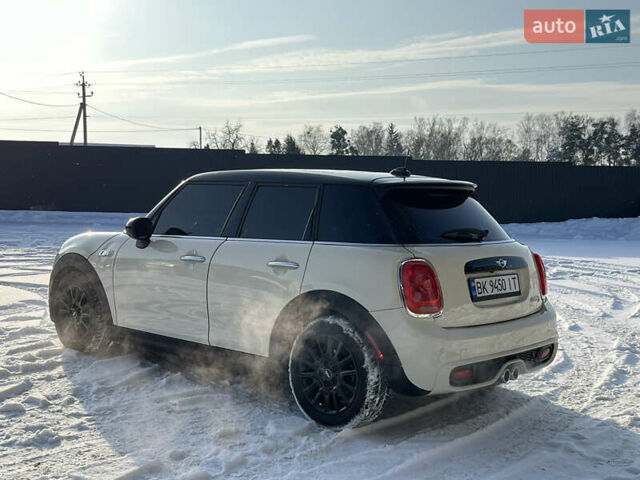 Білий Міні Cooper, об'ємом двигуна 2 л та пробігом 138 тис. км за 15999 $, фото 5 на Automoto.ua