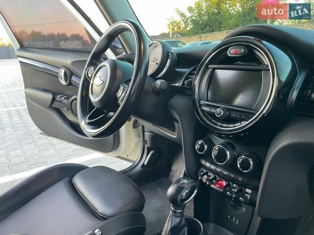 Белый Мини Купер, объемом двигателя 2 л и пробегом 140 тыс. км за 12000 $, фото 26 на Automoto.ua