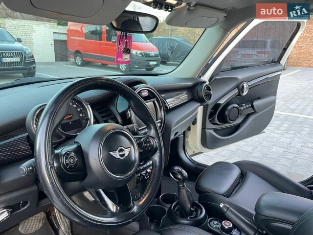Белый Мини Купер, объемом двигателя 2 л и пробегом 140 тыс. км за 12000 $, фото 28 на Automoto.ua