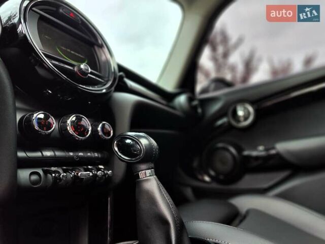 Білий Міні Cooper, об'ємом двигуна 2 л та пробігом 138 тис. км за 17490 $, фото 42 на Automoto.ua